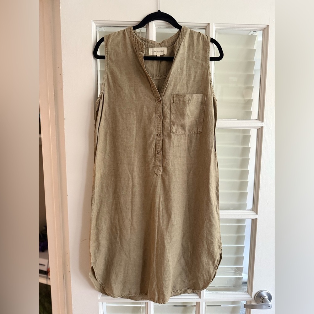 Side Stitch - Sleeveless Green Button-Down Dress